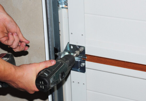 Top 5 Signs You Need Garage Door Repair in Rancho Cordova, CA